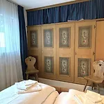 Salve 9 アパート ロイカーバード